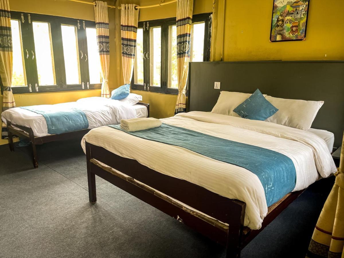 Hotel Tharu Garden And Beer Bar Читван Экстерьер фото