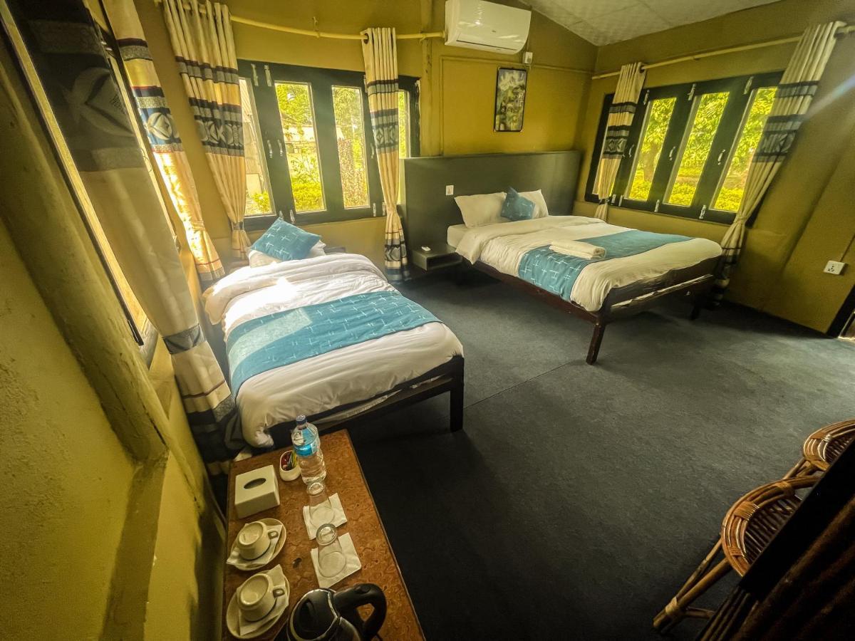 Hotel Tharu Garden And Beer Bar Читван Экстерьер фото
