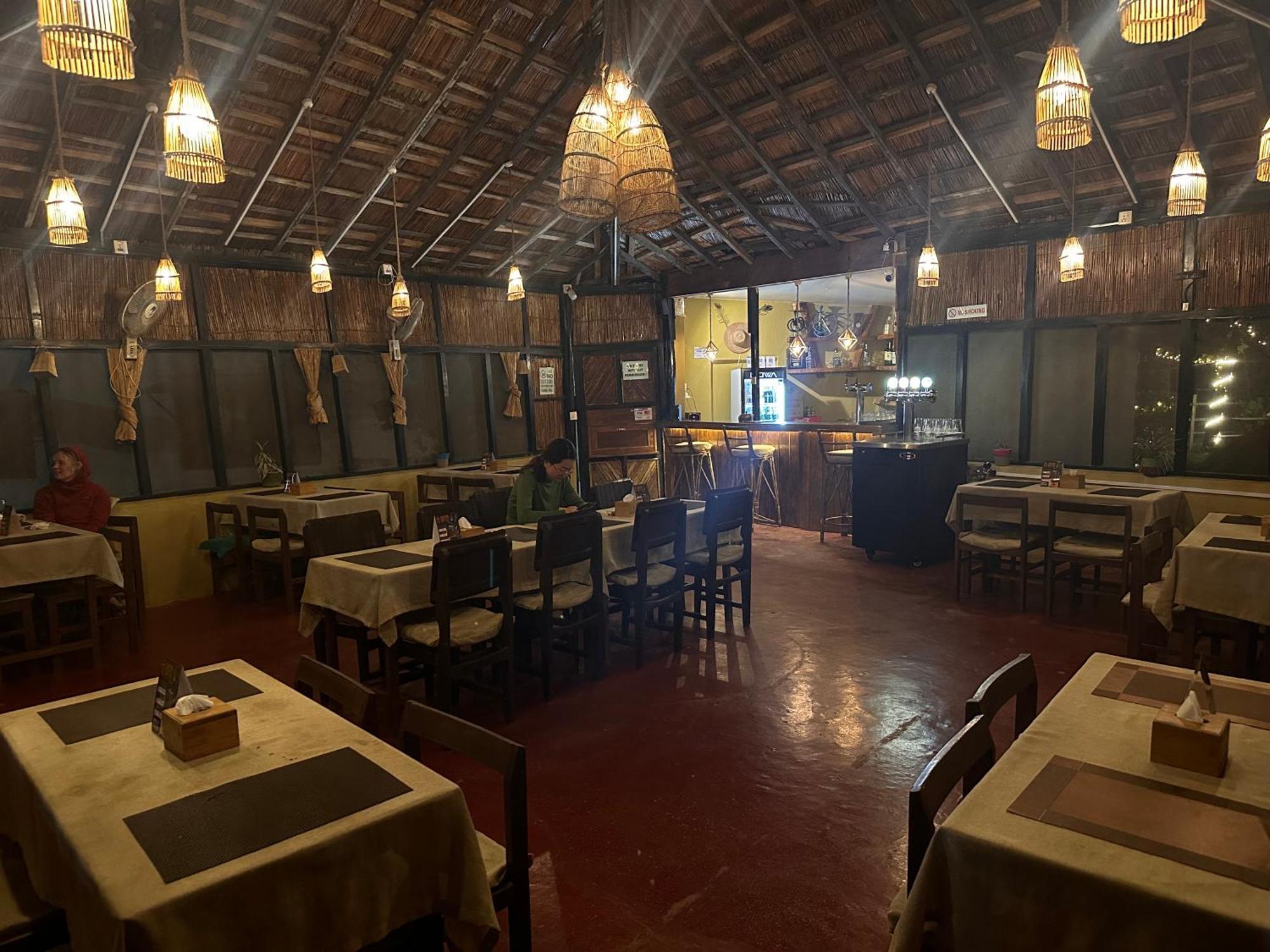 Hotel Tharu Garden And Beer Bar Читван Экстерьер фото