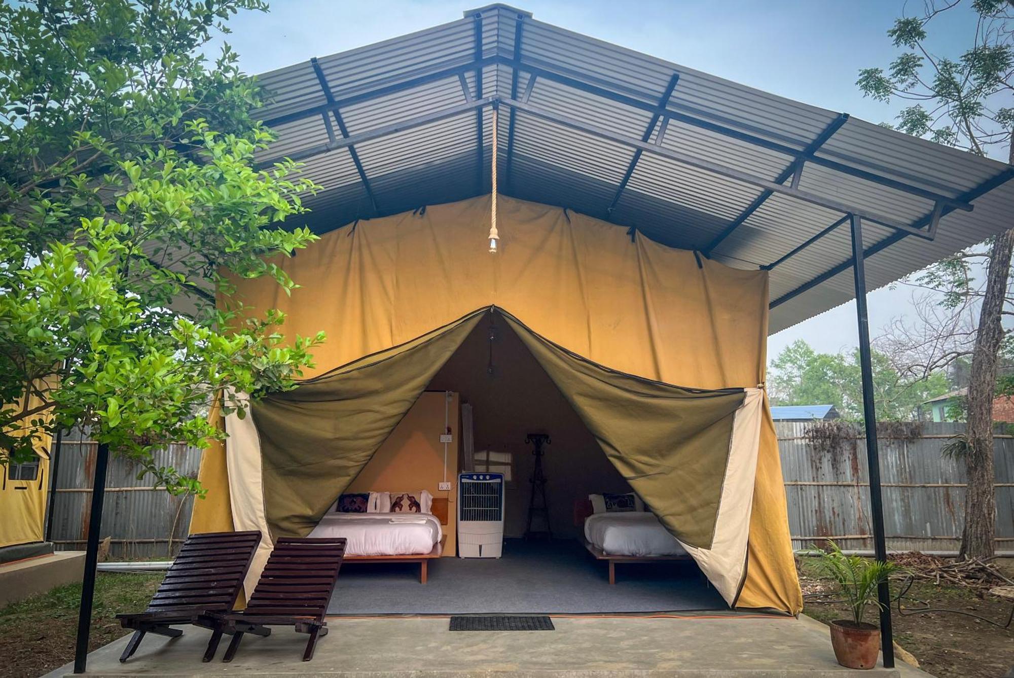 Hotel Tharu Garden And Beer Bar Читван Экстерьер фото